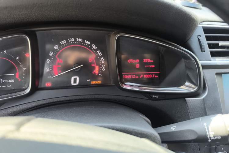 Used DS 5LS 2015 1.6T Elegant Edition THP160 Odometer Close Up