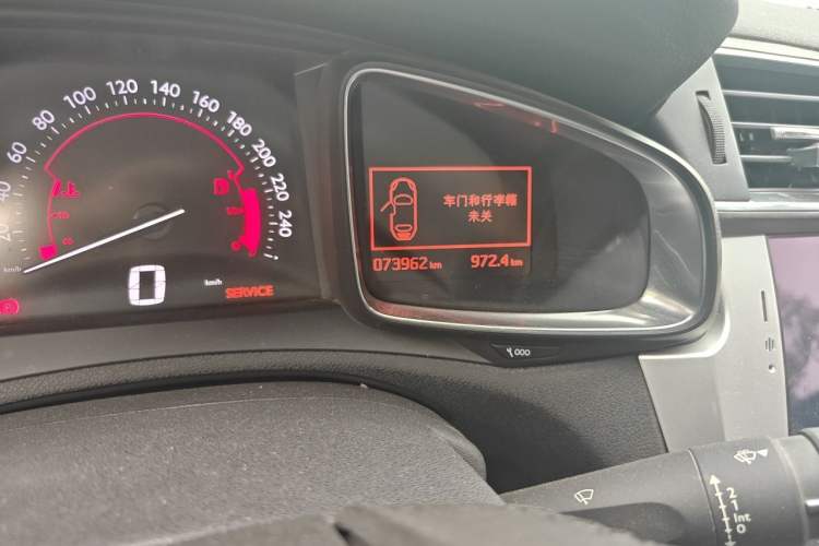 Used DS 5LS 2015 1.6T Comfort Edition THP160 Odometer Close Up