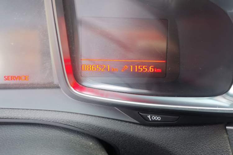 Used DS 5LS 2015 1.6T Comfort Edition THP160 Odometer Close Up