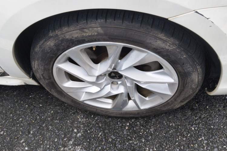 Used DS 5LS 2015 1.6T Comfort Edition THP160 Right Front Wheel Hub