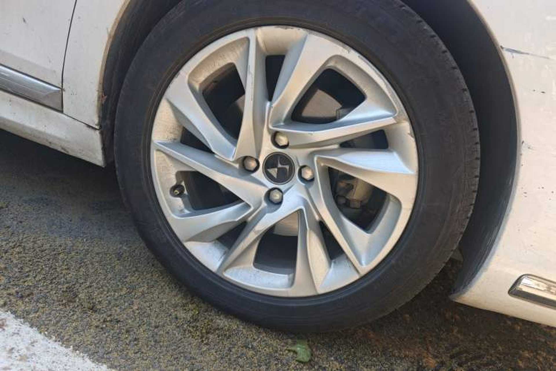 Used DS 5LS 2015 1.6T Comfort Edition THP160 Right Front Wheel Hub