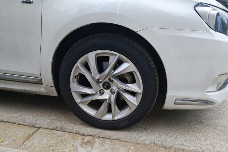 Used DS 5LS 2015 1.6T Comfort Edition THP160 Right Front Wheel Hub