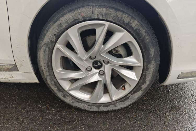 Used DS 5LS 2015 1.6T Comfort Edition THP160 Right Front Wheel Hub