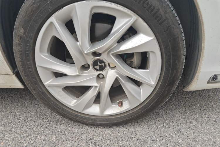 Used DS 5LS 2015 1.6T Comfort Edition THP160 Right Front Wheel Hub