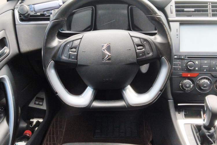 Used DS 5LS 2015 1.6T Comfort Edition THP160 Steering Wheel
