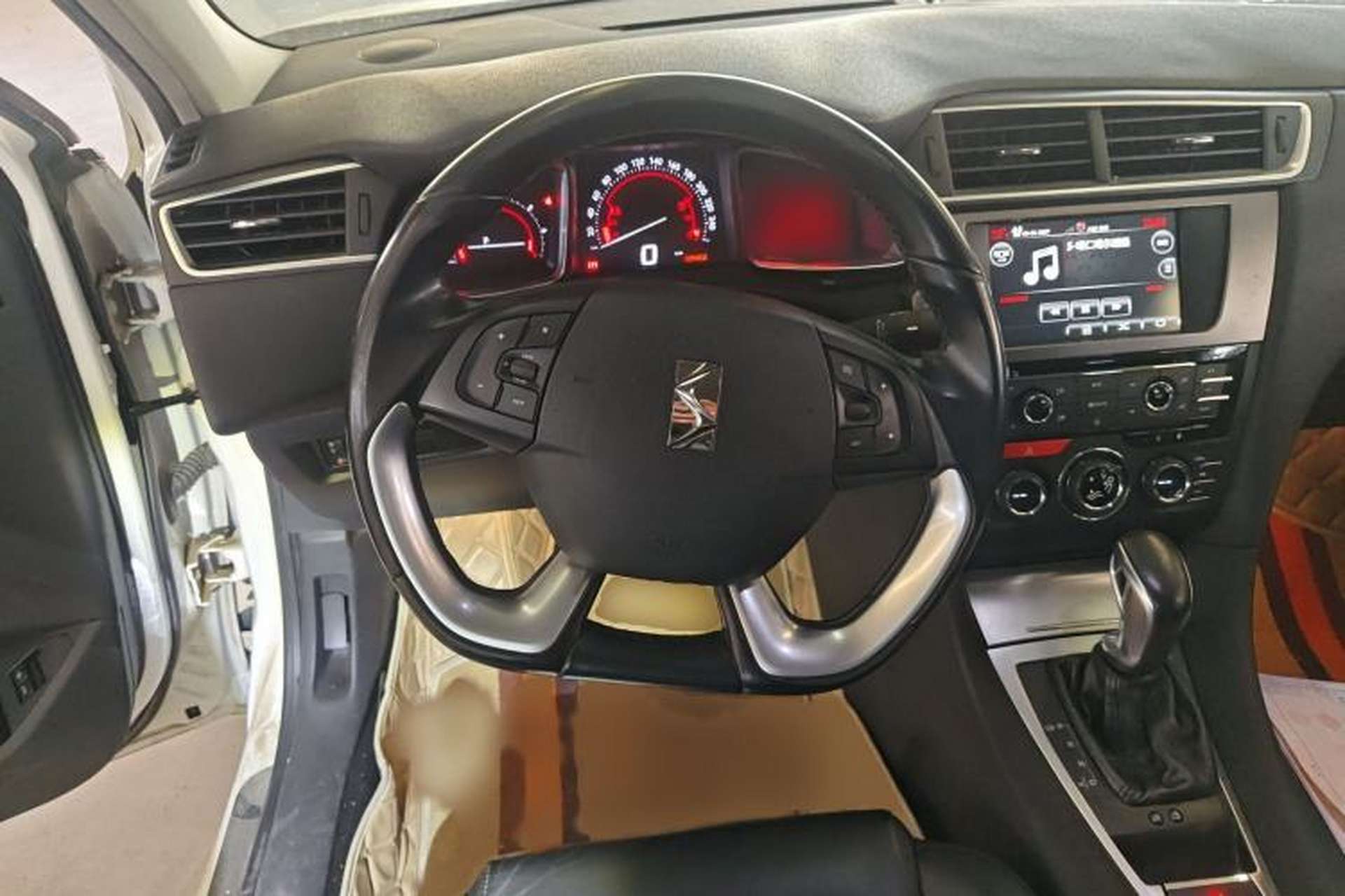 Used DS 5LS 2015 1.6T Luxury Edition THP160 Steering Wheel