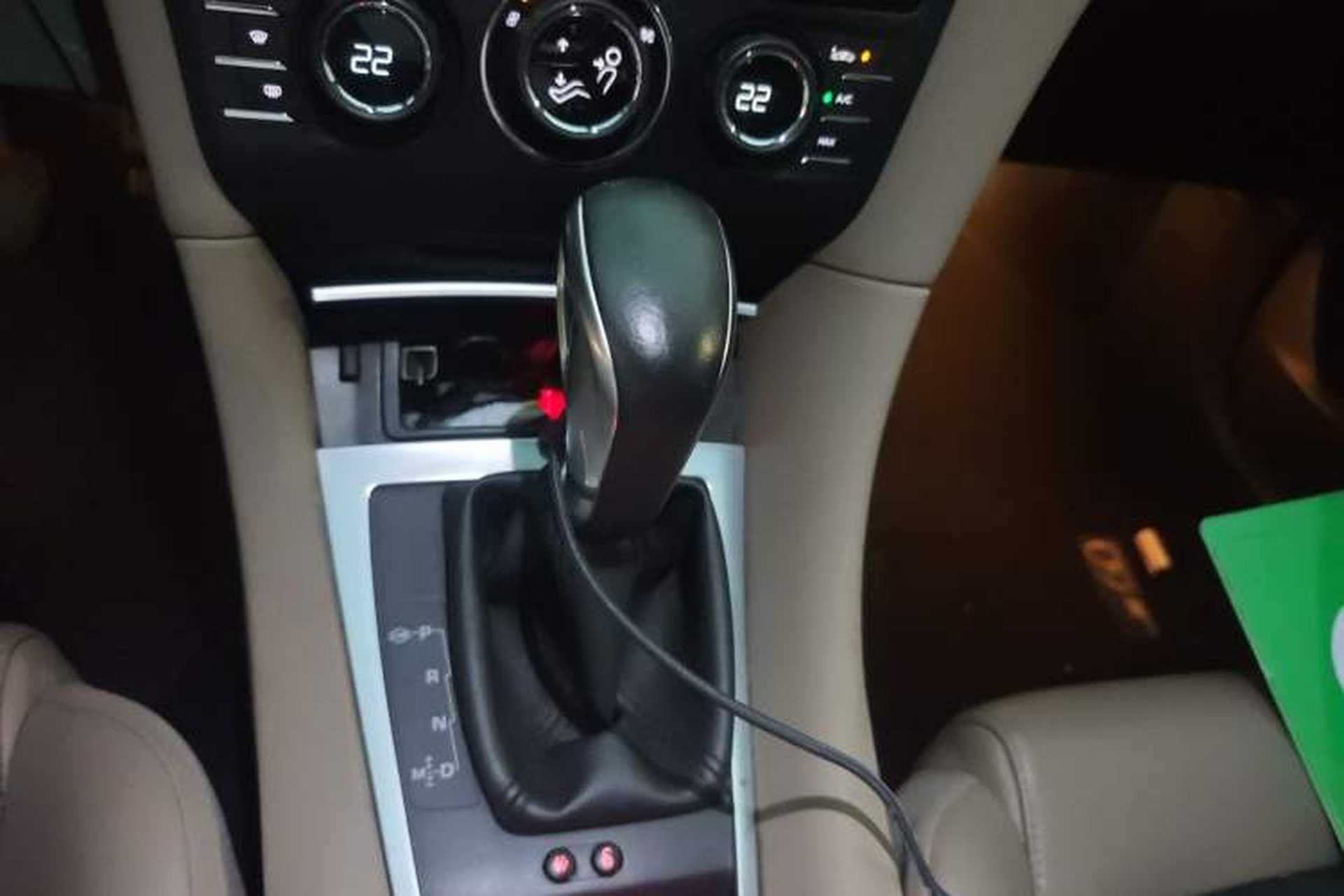 Used DS 5LS 2015 1.6T Luxury Edition THP160 Gear Lever