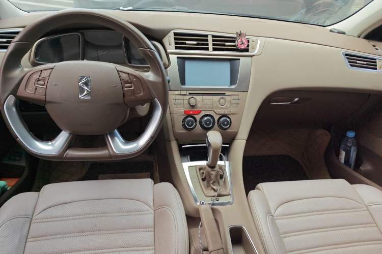 Used DS 5LS 2016 1.6T Comfort Edition THP160 Center Console