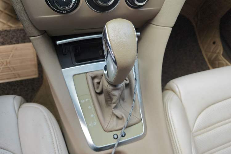 Used DS 5LS 2016 1.6T Comfort Edition THP160 Gear Lever