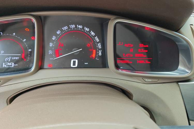 Used DS 5LS 2016 1.6T Comfort Edition THP160 Odometer Close Up
