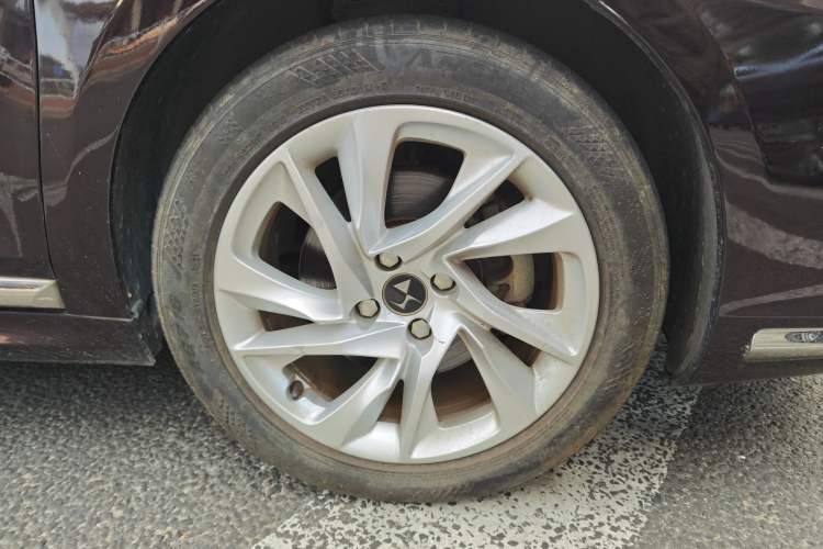 Used DS 5LS 2016 1.6T Comfort Edition THP160 Right Front Wheel Hub