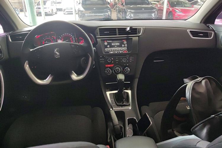 Used DS 5LS 2016 1.6T Style Edition THP160 Center Console