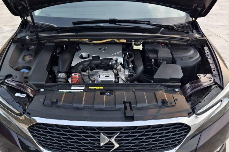 Used DS 5LS 2016 1.6T Style Edition THP160 Engine Bay