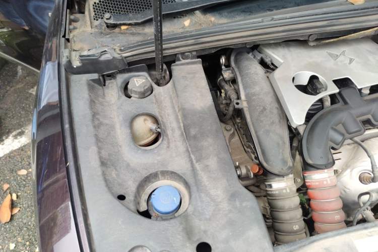 Used DS 5LS 2016 1.6T Style Edition THP160 Engine Bay Right