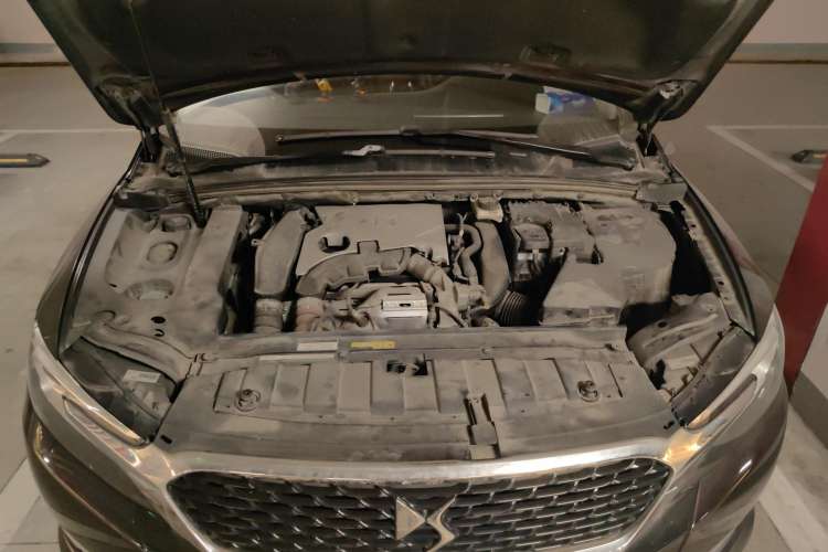 Used DS 5LS 2016 1.6T Style Edition THP160 Engine Bay