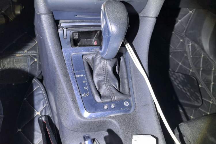 Used DS 5LS 2016 1.6T Comfort Edition THP160 Gear Lever