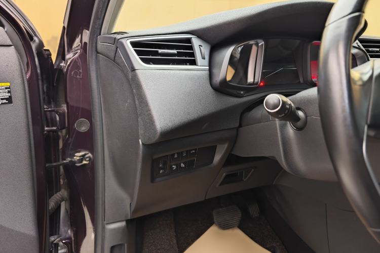 Used DS 5LS 2016 1.6T Luxury Edition THP160 Interior 13