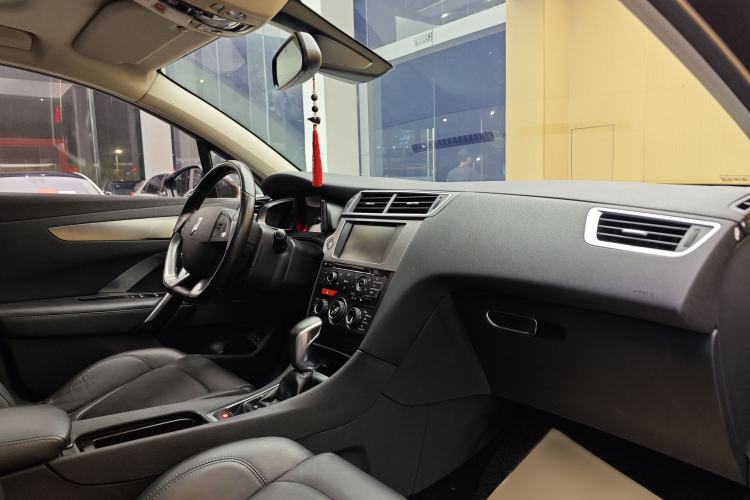 Used DS 5LS 2016 1.6T Luxury Edition THP160 Interior 2