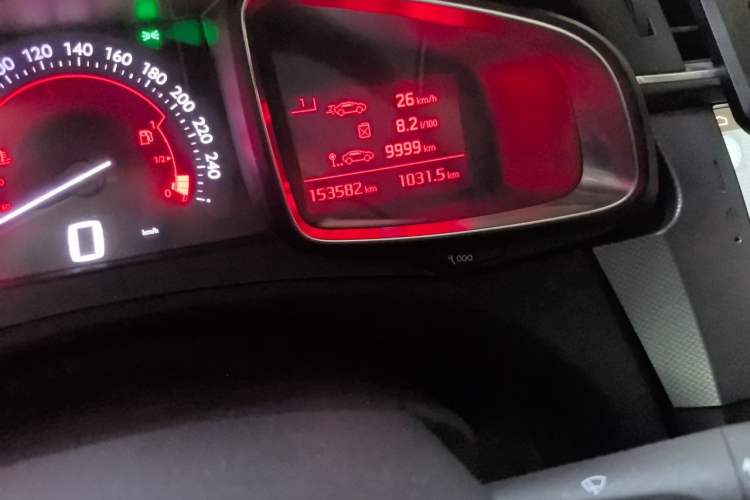 Used DS 5LS 2016 1.6T Comfort Edition THP160 Odometer Close Up
