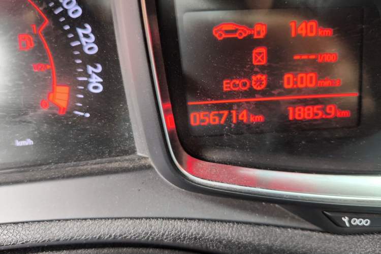 Used DS 5LS 2016 1.6T Comfort Edition THP160 Odometer Close Up