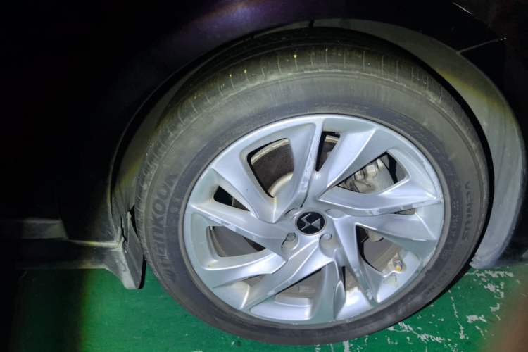 Used DS 5LS 2016 1.6T Comfort Edition THP160 Right Front Wheel Hub