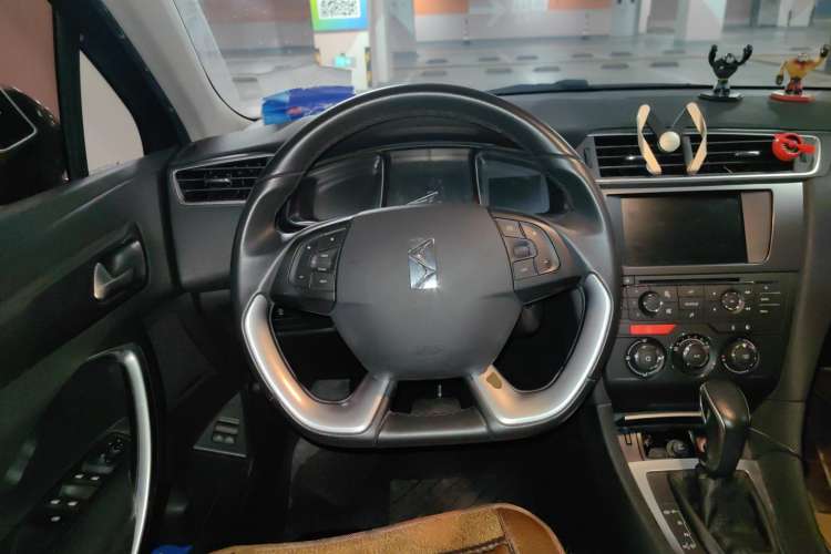 Used DS 5LS 2016 1.6T Style Edition THP160 Steering Wheel