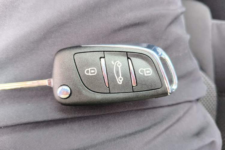 Used DS 5LS 2016 1.6T Comfort Edition THP160 Vehicle Key