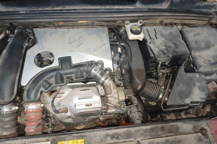 Used DS 5LS 2016 1.6T Luxury Edition THP160 Engine Bay