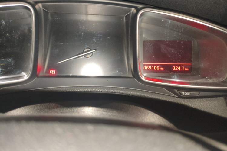 Used DS 5LS 2016 1.6T Luxury Edition THP160 Odometer Close Up