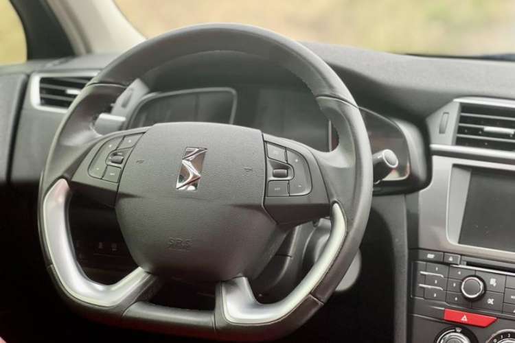 Used DS 5LS 2016 1.6T Style Edition THP160 Interior 4