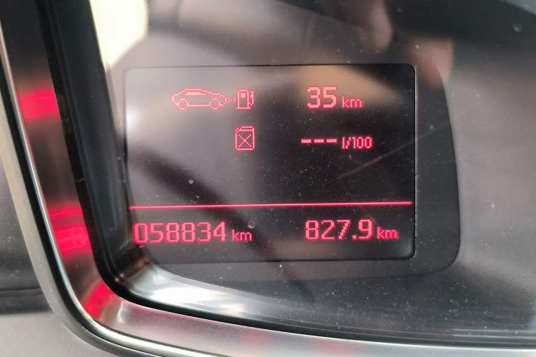 Used DS 5LS 2016 1.6T Style Edition THP160 Odometer Close Up