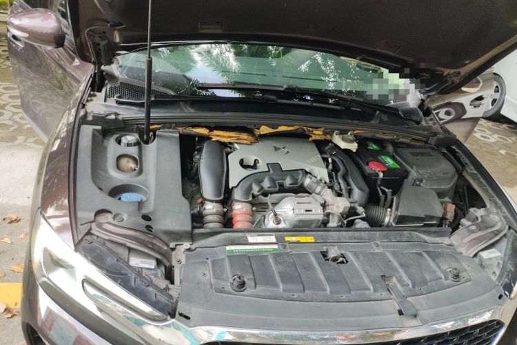 Used DS 5LS 2018 30THP Fashion Model Engine Bay Right