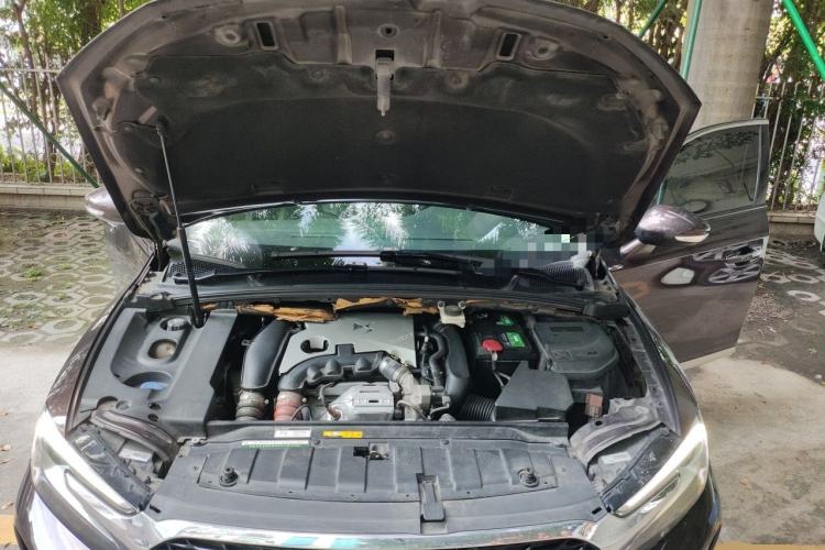 Used DS 5LS 2018 30THP Fashion Model Engine Bay