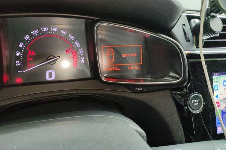 Used DS 5LS 2018 30THP Fashion Model Odometer Close Up