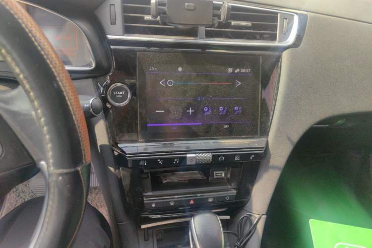 Used DS 5LS 2018 30THP Prestige Edition Audio And AC Panel