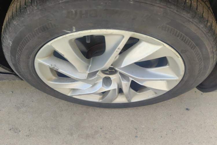 Used DS 5LS 2018 30THP Prestige Edition Right Front Wheel Hub