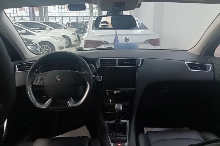 Used DS 5LS 2018 30THP Prestige Edition Center Console