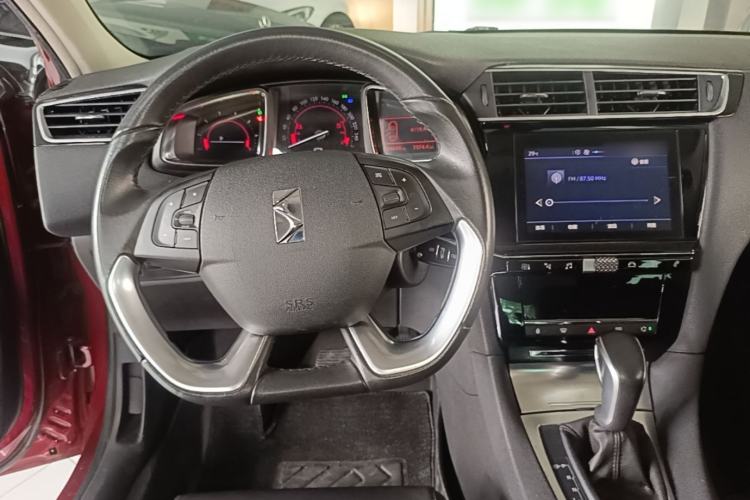 Used DS 5LS 2018 30THP Fashion Model Center Console
