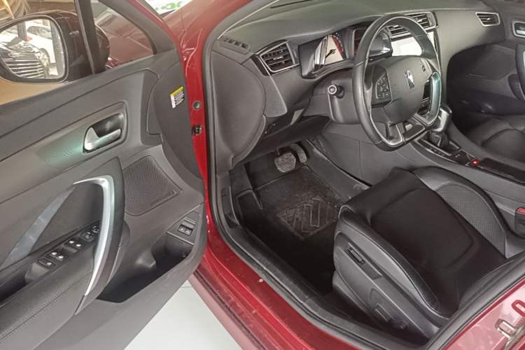 Used DS 5LS 2018 30THP Fashion Model Driver Seat