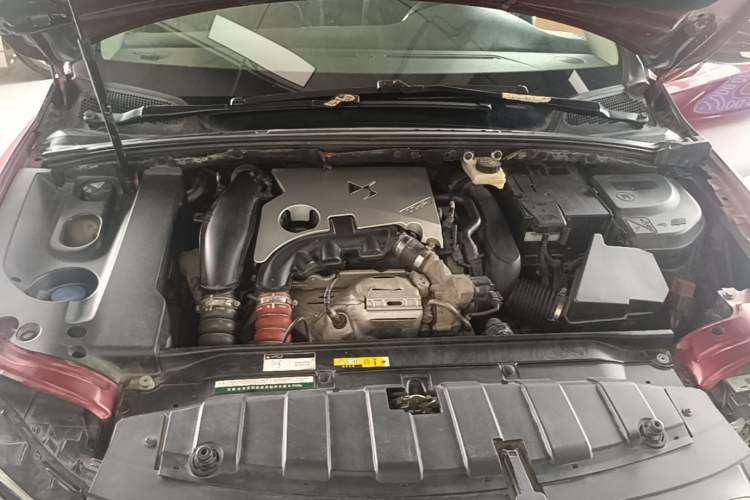 Used DS 5LS 2018 30THP Fashion Model Engine Bay