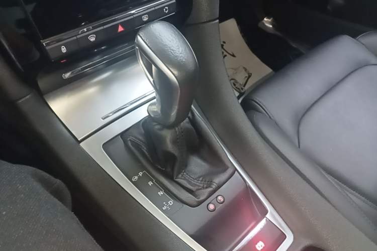 Used DS 5LS 2018 30THP Prestige Edition Gear Lever