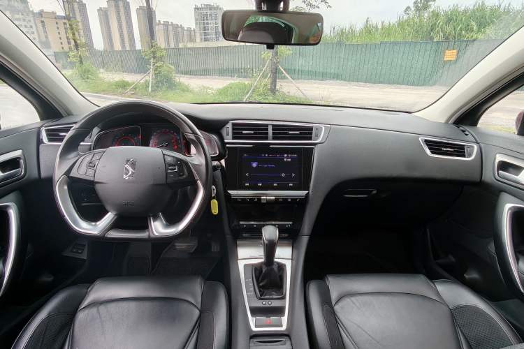 Used DS 5LS 2018 30THP Fashion Model Interior 3