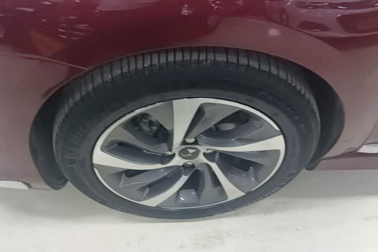 Used DS 5LS 2018 30THP Prestige Edition Left Front Wheel Hub