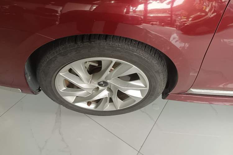 Used DS 5LS 2018 30THP Fashion Model Left Front Wheel Hub