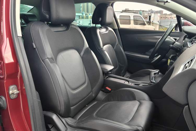 Used DS 5LS 2018 30THP Fashion Model Right Front Seat