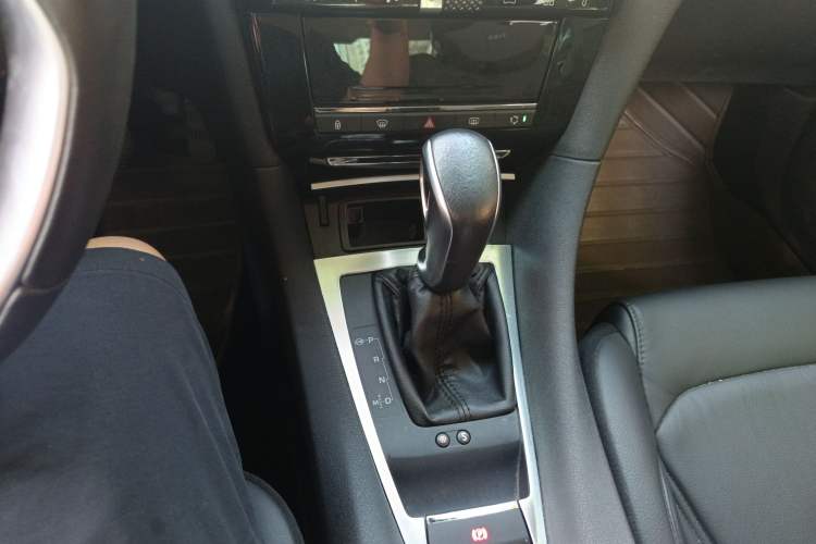 Used DS 5LS 2018 30THP Prestige Edition Gear Lever