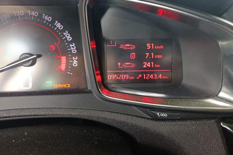 Used DS 5LS 2018 30THP Prestige Edition Odometer Close Up