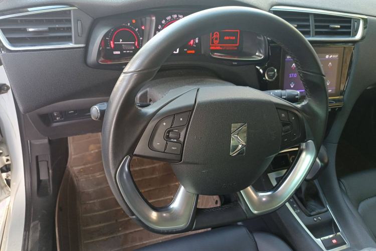 Used DS 5LS 2018 30THP Prestige Edition Steering Wheel