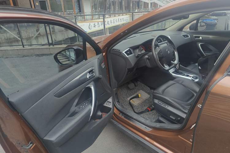 Used DS 6 2014 1.6T Luxury Edition THP160 Driver Seat