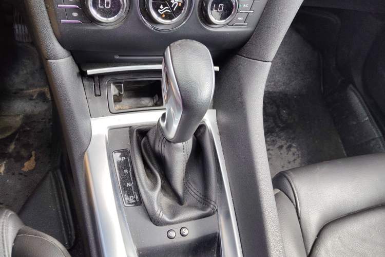 Used DS 6 2014 1.6T Luxury Edition THP160 Gear Lever